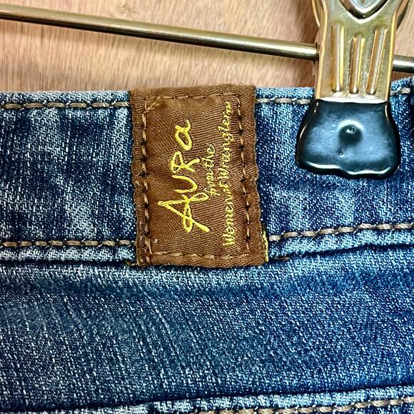 Women’s Aura by Wrangler Jean Shorts with Sequined Pockets - Picture 6 of 8